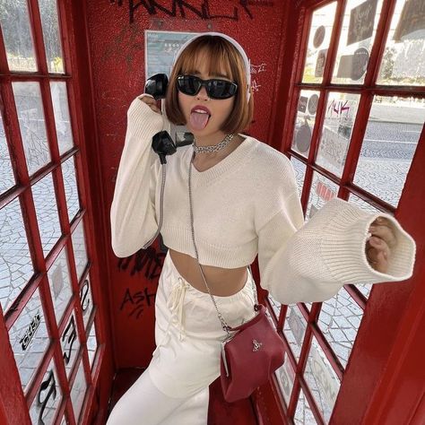 Phone Box Photoshoot, Telephone Box Photoshoot, Vintage Telephone Photoshoot, Telephone Photoshoot Ideas, London Phone Booth Poses, Payphone Photoshoot, Telephone Pose, Telephone Box Aesthetic, Telephone Booth Photoshoot