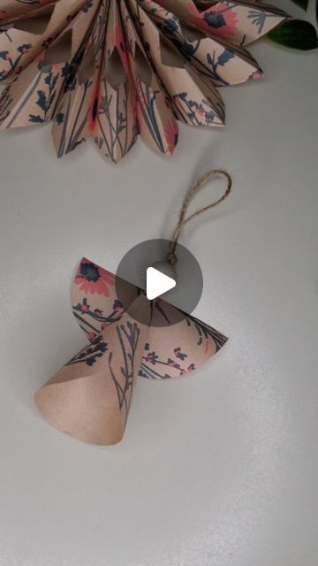 Marioara Gabriela on Instagram: "Semplice angioletto fatto con carta per pacchi  #christmas2022 #instacreative #crafts #paperwork #papercrafts #christmasgifts #christmas" Paper Doily Crafts Diy, Angel Ornaments Diy Easy, Paper Angels Diy How To Make, Angel Diy Crafts, Christmas Paper Crafts Diy, Christmas Angels To Make, Felt Angel Ornaments, Paper Angels Diy, Christmas Angel Ornaments Handmade