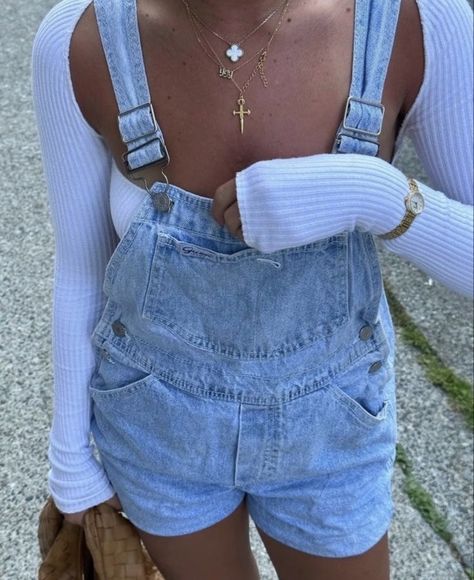 Overalls Aesthetic, Overalls Outfit Summer, Cute Overall Outfits, Denim Overalls Outfit, Fall Overalls, Cute Denim Shorts, Denim Shortalls, Overalls Shorts, Overalls Outfit