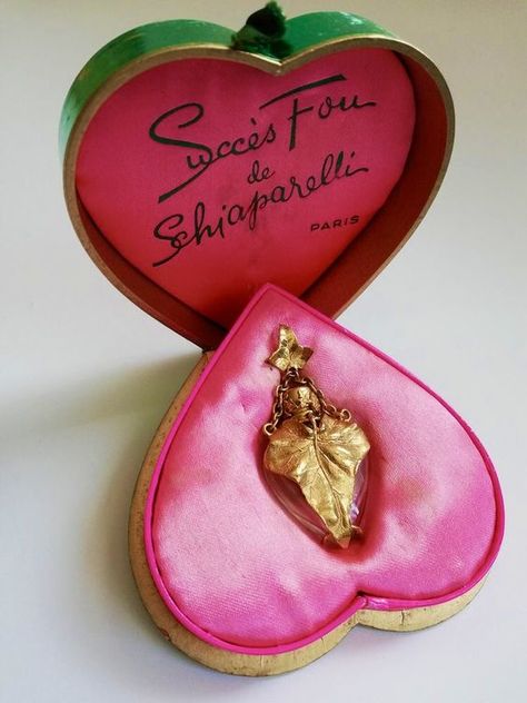 perfume aestetic vintage #perfume #fragrance #vintage #aesthetic #inspiration Perfume Aesthetic Vintage, Vintage Schiaparelli, Perfume Aesthetic, Old Perfume Bottles, Prada Candy, Pretty Perfume Bottles, Perfume Bottle Design, Elsa Schiaparelli, Antique Perfume