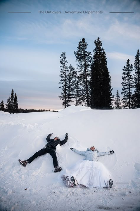 Snow Pre Wedding Shoot, Snow Wedding Pictures, Winter Wedding Drinks, Snow Wedding Photos, Japan Prewedding, Winter Elopement Ideas, Winter Wedding Snow, Wedding Snow, Snowy Elopement