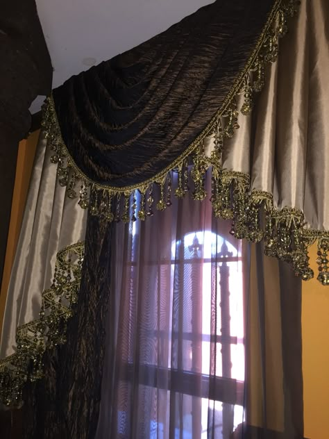 Whimsical Curtain Ideas, Whimsigothic Curtains, Whimsy Goth Bathroom, Witchy Curtains, Cortinas Aesthetic, Canopy Bed Whimsigoth, Boho Goth Curtains, Drapes Over Bed Goth, Hippy Room Curtains & Drapes