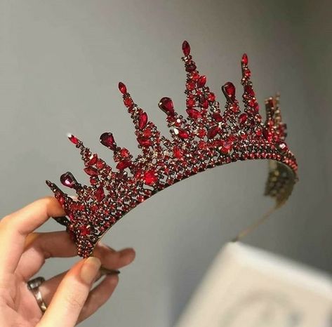 Beautiful #headpiece #crown#fashion#bridal#hairstyle#happy Quinceanera Jewelry, Fantasy Crown, Quinceanera Crown, Crown Aesthetic, Royalty Aesthetic, Beautiful Tiaras, Royal Aesthetic, Red Crown, Crystal Tiaras