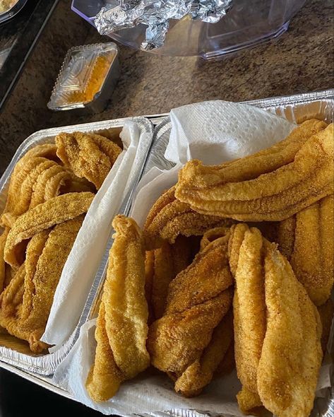 Fish Benefits, Waffle Fries, Healthy Sweet Snacks, Fish Platter, Fish Fry, Yummy Comfort Food, Good Eat, Fall Food, Food Heaven