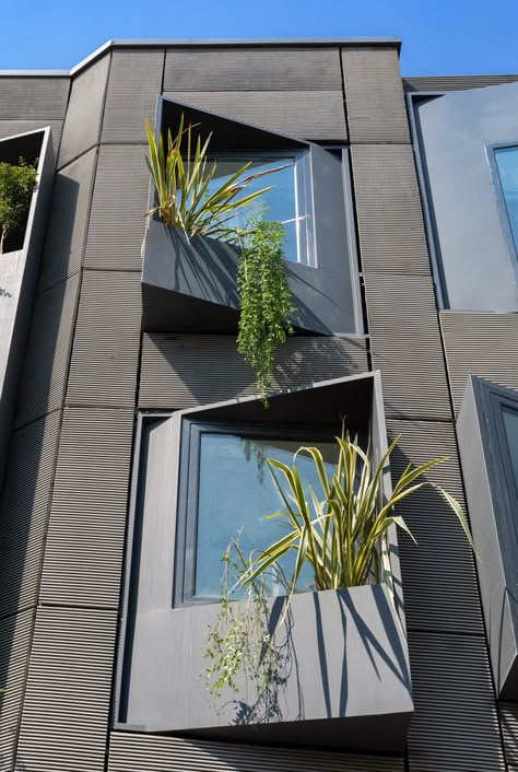 Double Facade Design, Modern Facade Apartment, Window Facade Design, Exterior Window Design, Modern Apartment Building Exterior, Apartment Building Architecture, Apartment Window, Apartment Building Design, Residential Architecture Apartment