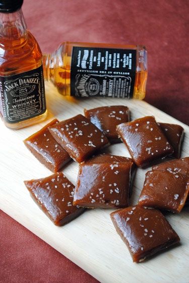 Caramel Recipes, Homemade Candies, Yummy Sweets, How Sweet Eats, Jack Daniels, Eat Dessert, Marinara, Candy Recipes, Food Gifts