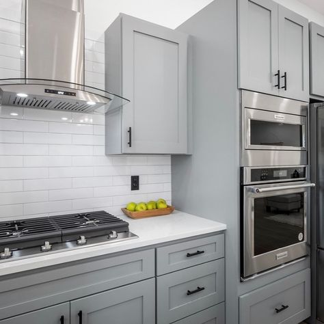 Sophisticated & Versatile: Grey Shaker Cabinets for Your Dream Kitchen! 🩶 Grey shaker cabinets are the perfect choice for those who love a blend of modern elegance and timeless style. Whether you’re designing a sleek, contemporary kitchen or a cozy, classic space, grey shaker cabinets can seamlessly fit into any aesthetic. Why Choose Grey Shaker Cabinets? ✅ Elegant Neutral: The subtle grey hue provides a sophisticated, calming backdrop that pairs beautifully with any color scheme. ✅ Timel... Dove Gray Kitchen Cabinets, Dove Gray Kitchen, Gray Shaker Kitchen Cabinets, Dove Grey Shaker Kitchen, Grey Shaker Cabinets, Grey Shaker Kitchen, Kitchen Grey, Cabinets Ideas, Shaker Cabinets