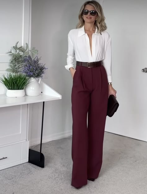 Maroon White Outfit, Style Burgundy Pants, Burgundy Dress Pants Outfit, Wine Red Pants Outfit, Bordo Aesthetic, Burgandy Pants Outfits, Burgundy Trousers Outfit, Outfit Pantalon Vino, Maroon Pants Outfit