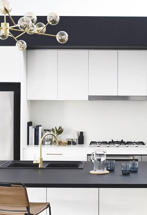 Kitchen Black Benchtop, Black Bench Top Kitchen, Black Bench Kitchen, Laminex Benchtop, Kitchen Benchtops Ideas, Black Kitchen Top, Black Benchtop Kitchen, Benchtop Ideas, Kitchen Set Black