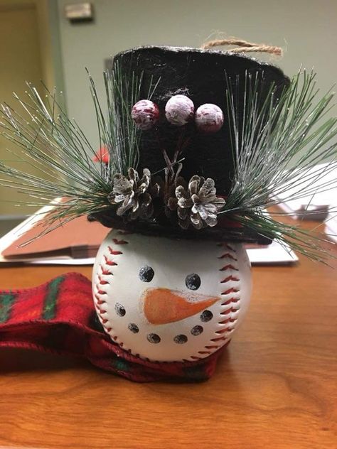 Baseball Snowmen, Baseball Snowman, Baseball Christmas, Christmas Crafts Diy Projects, Dollar Store Christmas Crafts, Snowman Christmas Decorations, Snowman Christmas Tree, Diy Christmas Decorations Easy, Handmade Christmas Decorations