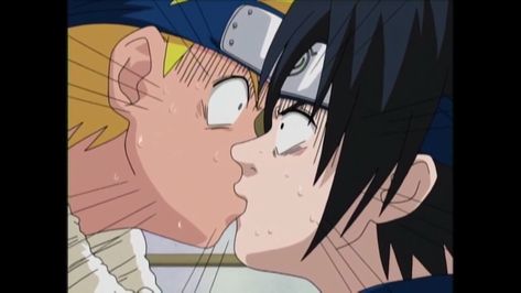 Kiss Sasuke and Naruto Anime Bisou, Naruto Meme, Kiss Funny, Naruto And Sasuke Kiss, Boruto Characters, Naruto Vs Sasuke, Naruto Boys, Naruto Vs, Manga Naruto