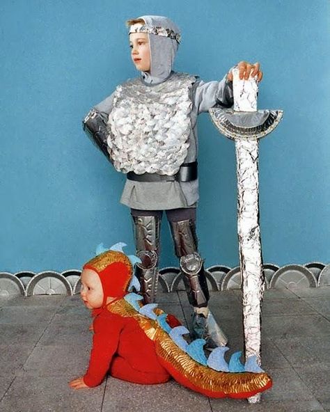 Knight Costume For Kids, Knight And Dragon, Costume Chevalier, Halloween Costumes Kids Homemade, Sibling Costume, Knight Costume, Dragon Costume, Basic Kitchen, Handmade Costumes