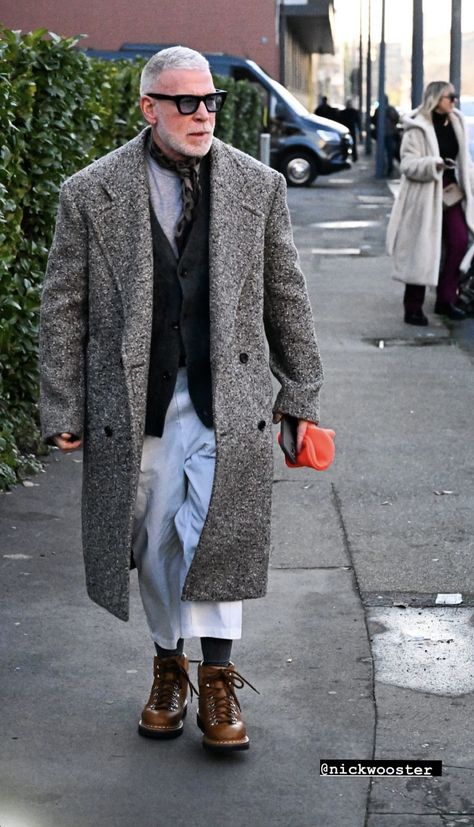 Sprezzatura Style, Coats Outfit, Men Styling, Nick Wooster, Dapper Mens Fashion, Older Man, Fall Outfits Men, Hipster Mens Fashion, Young At Heart