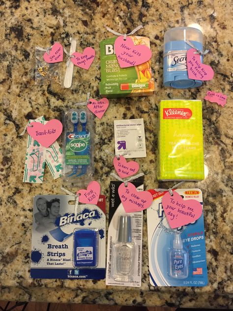 Survival Kit Wedding Guests, Prom Survival Kit Gift, Bride To Be Survival Kit Funny, Bride Survival Kit Bachelorette Parties, Bachelorette Emergency Kit Survival, Las Vegas Survival Kit, Bride To Be Survival Kit, Honeymoon Kit For Bride, Conference Goodie Bag Ideas