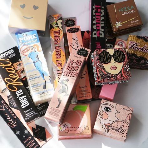 Benefit Cosmetics Aesthetic, Benefit Eyeliner, Benefit Makeup, Makeup Bag Essentials, Makeup Box, Favorite Makeup Products, Benefits, Benefit Cosmetics, Brow Pencils