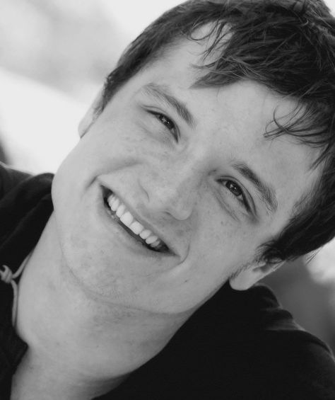 Josh Hutcherson Smile, Hunger Games Josh Hutcherson, Hunger Games Peeta, Male Celebrity, Peeta Mellark, His Smile, White Smile, Black And White Photos, Josh Hutcherson