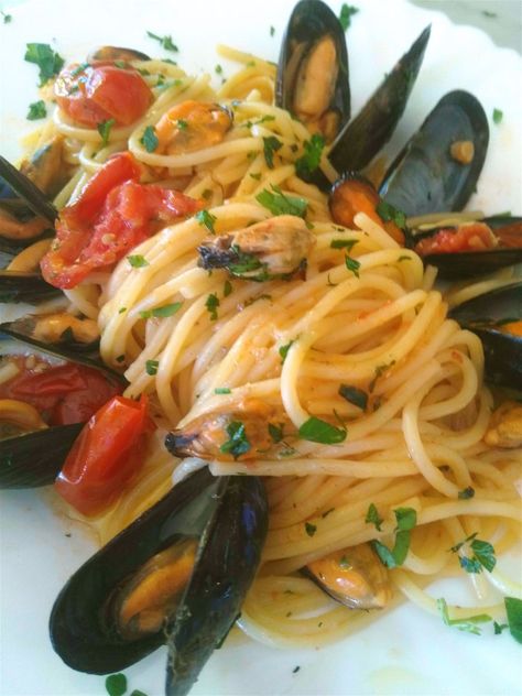 Muscles And Linguine, Spaghetti With Mussels, Mussels Recipe Pasta, Mussels Pasta, Salmon Patties Recipe, Cherry Tomato Sauce, Mussels Recipe, Butter Pasta, Seafood Pasta