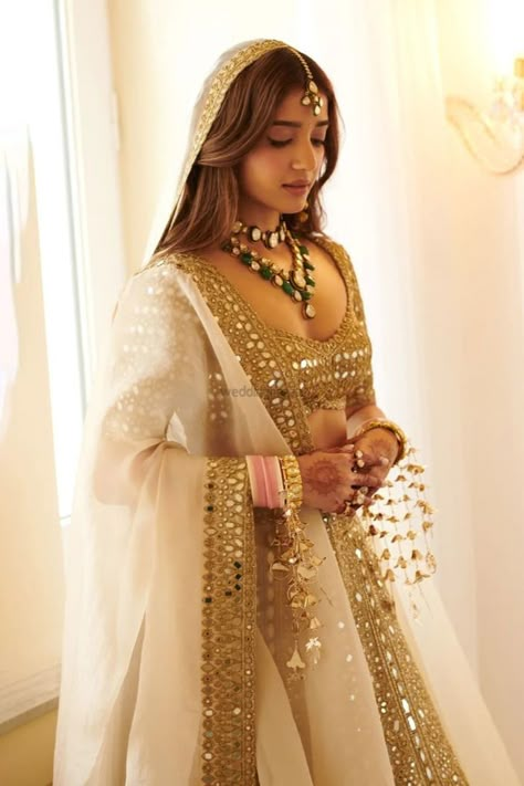 #JustMarried - Introducing wedding looks of Fashion Designer Arpita Mehta. With beautiful bridal lehenga & stunning polki jewellery, this wedding looks is must-seen. #weddingbazaar #indianwedding #celebritywedding #intimatwedding #simplewedding #bigfatindianwedding #arpitamehtaoutfits #arpitamehtalehenga #arpitamehtawedding #arpitamehtaweddingphotos #arpitamehtahusband #mirrorworklehenga #goldenlehenga #greenlehenga #polkijewellery #pinkchooda #customisedkalire #bridalkalire #brideveilphoto Arpita Mehta, Celebrity Bride, Wedding Lehenga Designs, Lehenga Designs Simple, Bridal Lehenga Collection, Bridal Outfit, Indian Bridal Dress, Indian Bridal Fashion, Wedding Look