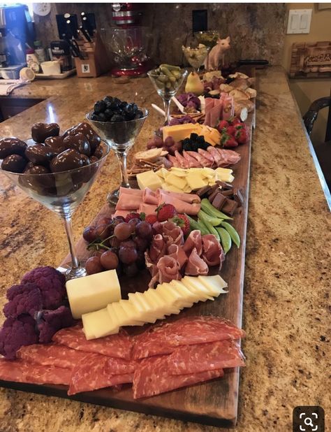 Charcuterie Platter, Cheese Party, Charcuterie Board Ideas, Food Boards, Party Food Platters, Charcuterie And Cheese Board, Wine Party, Charcuterie Recipes, Tasting Party