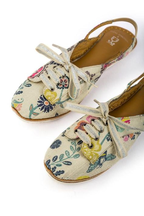 Toot Bags, Fizzy Goblet, Indian Shoes, Payal Singhal, India Gift, Fashion Slippers, Girly Shoes, Retro Shoes, Girly Images