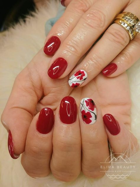 Red Forth Of July Nails, Nail Art Poppy, Poppy Nail Art Designs, Red Nails Summer Art Designs, Red Poppy Nail Art, Nails Poppy Flower, Remembrance Day Nails Poppies, Remembrance Nails Poppies, Remembrance Nail Art