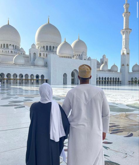 Islamic Relationship, Couple Wattpad, Hijabi Lifestyle, Recreate Photos, Abu Dhabi City, Sheikh Zayed Mosque, Zayed Mosque, Arabian Desert, Arab Men Fashion