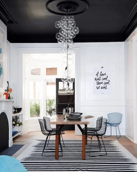 The black ceiling is the new white | Interior Design Ideas White Room Black Ceiling, Dark Ceiling Paint, Checkerboard Ceiling, Black Ceiling White Walls, Painted Black Ceiling, Black Ceilings, Dark Ceiling, White Interior Design, Ceiling Treatments