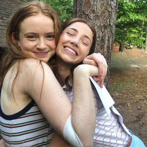 Sadie Sink Fanpage on Instagram: “Our favorite sisters” Street Pics, Fear Street, I Love Cinema, Casting Pics, Sadie Sink, Scene Photo, Scary Movies, Serie Tv, Pretty Woman