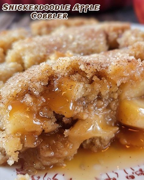 Recipes Gourmand | Snickerdoodle Apple Cobbler 🍏🍪 | Facebook Caramel Apple Cobbler Recipe, Snickerdoodle Apple Cobbler, Apple Cobbler Recipe, Warm Desserts, Apple Cobbler, Snickerdoodle Cookies, Dump Cakes, Recipe Dessert, Dump Cake