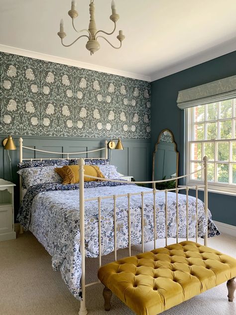 Bedroom wallpaper ideas: 12 ways to update your bedroom decor Moroccan Inspired Bedroom, Bedroom Wallpaper Ideas, Bold Bedroom, Paisley Wallpaper, Creative Bedroom, Farm Cottage, Bedroom Wallpaper, Bold Wallpaper, Gorgeous Bedrooms