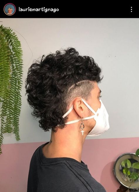 Curly Faux Hawk Mullet, Curly Fohawk Haircut Men, Shaggy Mohawk Men, Curly Fohawk Haircut For Women, Curly Fohawk Haircut, Curly Mullet Fade, Short Curly Mens Haircut, Fohawk Haircut For Women, Short Curly Mullet Mens