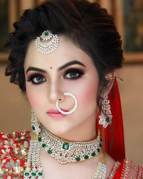 Wedding Makeup For Small Eyes, Eye Makeup For Small Eyes, Bengali Makeup, Makeup For Small Eyes, Girls Boutique Dresses, Makeup Suggestions, Bridal Makeup Tips, Engagement Dress For Bride, Wedding Eyes