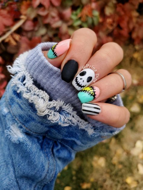 Sally Nails, Nightmare Before Christmas Nails, Holloween Nails, Halloween Acrylic Nails, Cute Halloween Nails, Sassy Nails, Christmas Nails Easy, Cute Gel Nails, Disney Nails