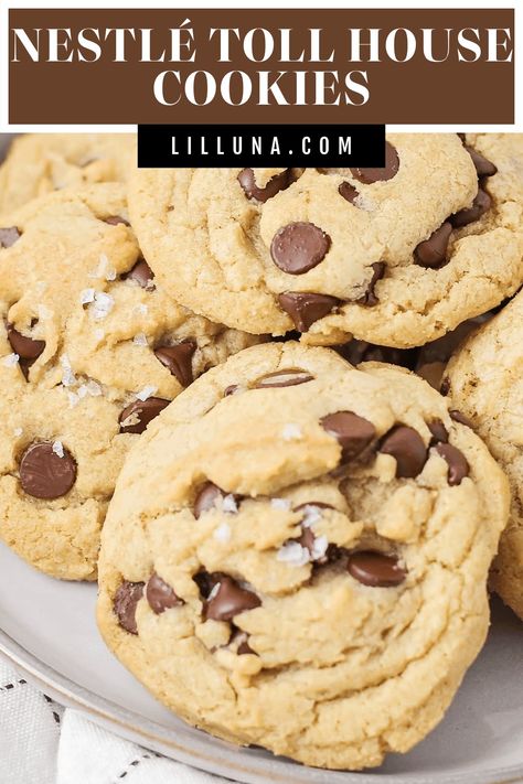 Nestlé Toll House cookies are one of the most iconic chocolate chip cookies. They are bursting with chocolatey chip perfection! #NestléTollHouseCookies #Nestlé #chocolatechipcookies #cookies #chocolatechip