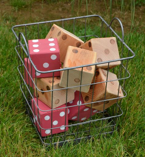 Make Lawn Dice 4x4 Projects, 4x4 Crafts, Diy Yard Games, Woodworking Shows, Diy Lawn, Woodworking For Beginners, Wood Projects For Beginners, Woodworking Projects For Kids, Woodworking Business