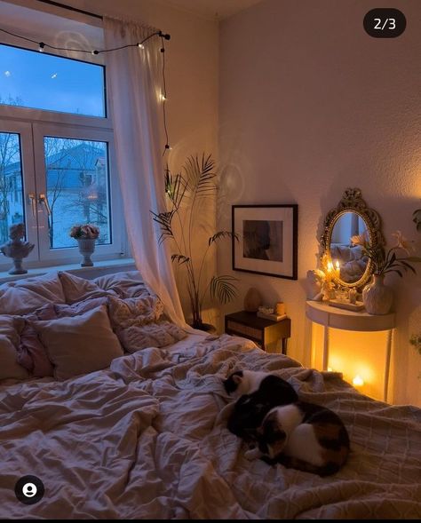 Big Window Room Bedrooms, Bed Below Window, Bed Next To Window, Cluttered Bedroom Aesthetic, Bed Against Window, Bedroom With Bay Window, Cozy Inspiration, Cluttered Bedroom, Chic Bedrooms