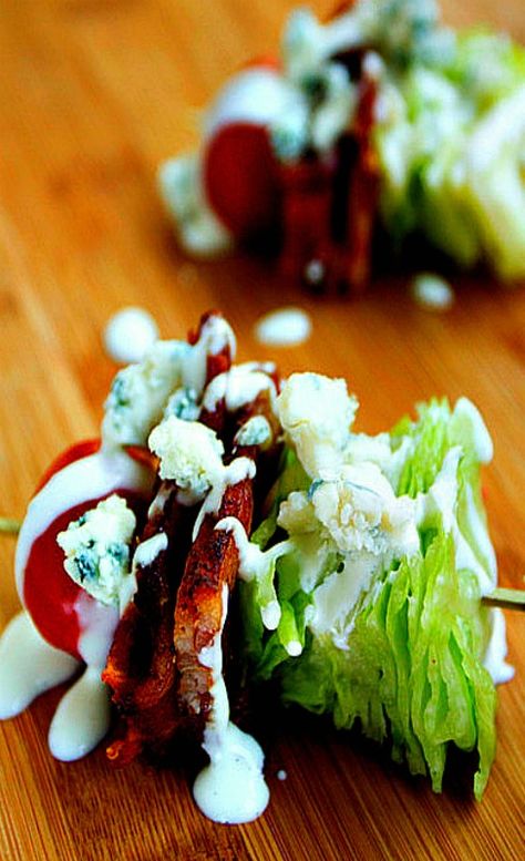 Christmas Appetizers Recipes, Salad On A Stick, Horderves Appetizers, The Best Keto Recipes, Best Keto Recipes, Skewer Appetizers, Vegetarian Nutrition, Wedge Salad, Christmas Recipes Appetizers