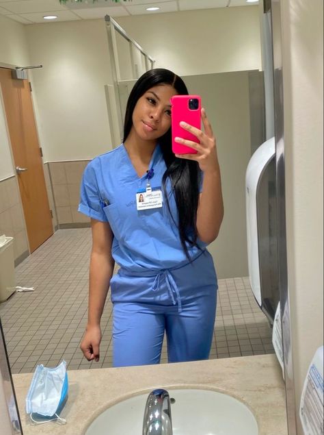 𝒖𝒓𝒃𝒂𝒏𝒃𝒓𝒂𝒕𝒕𝒊𝒆 ☆ Black Doctors Women Goals, Nurse Goals Dream Job, Nurse Aesthetic Black Women, Black Nurses Goals, Cna Aesthetic, Scrubs Uniform Cute, Black Nurses, Nurse Outfit Scrubs, Nursing Goals