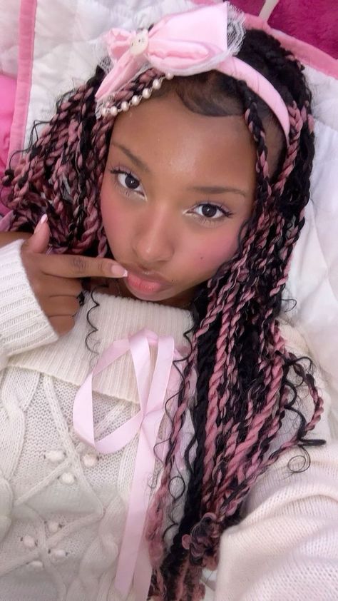 Full Custody, Pink Braids, Dollete Coquette, Pink And Black Hair, Short Box Braids Hairstyles, Pretty Braids, Cute Braided Hairstyles, Hairstyles For Teens, Cute Box Braids Hairstyles