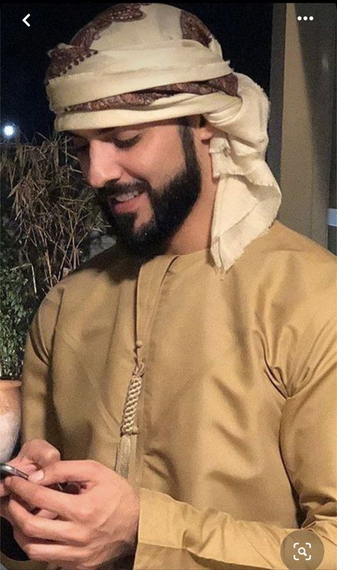 Jubbah Men, Omar Borkan Al Gala, Omar Borkan, Thobes Men, Zayn Malik Photoshoot, Arab Men Fashion, Boys Kurta Design, Traditional Suit, Gorgeous Man