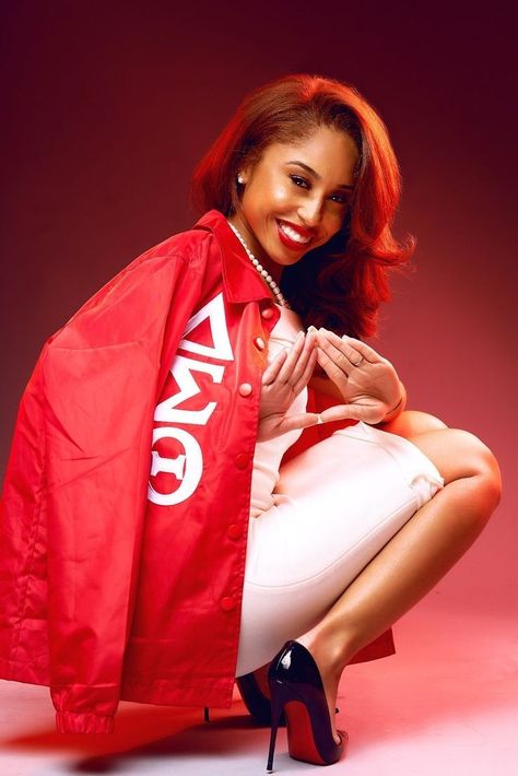 Delta Sigma Theta Sorority Photoshoot Ideas, Delta Sigma Theta Photoshoot Graduation, D9 Sorority Photoshoot, Dst Graduation Pictures, Delta Photoshoot Ideas, Delta Sigma Theta Photoshoot Ideas, Delta Graduation Pictures, Delta Sigma Theta Graduation Pictures, Dst Photoshoot