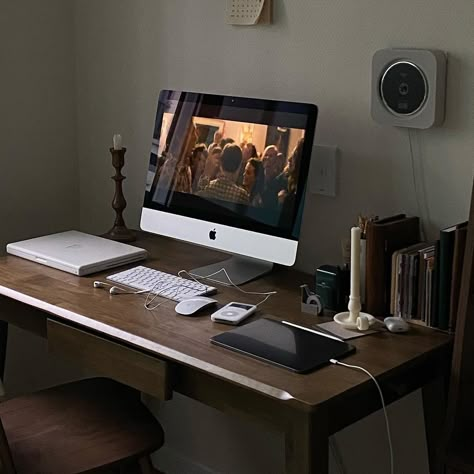 Imac Setup, Imac Desk, Dark Academia Desk, Aesthetic Essentials, Imac Desk Setup, Academia Room, Van Life Diy, Work Space Decor, Flat Ideas