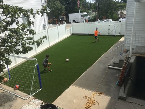 Soccer Backyard Ideas, Small Soccer Field Backyard, Backyard Soccer Field Ideas, Mini Soccer Field Backyard, Backyard Soccer Field, Soccer Backyard, Volleyball Court Backyard, Turf Yard, Backyard Soccer