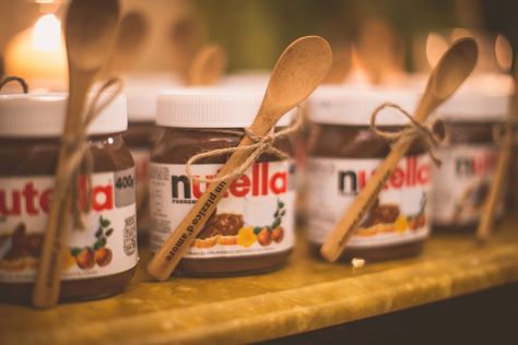 Nutella wedding favor with custom engraved wooden spoon. Mini Nutella Favors, Nutella Favors Gift Ideas, Nutella Wedding Favors, Nutella Party Favors, Italian Party Favors, Nutella Favors, Nutella Gifts, Bonbonniere Ideas, Pancake Cereal