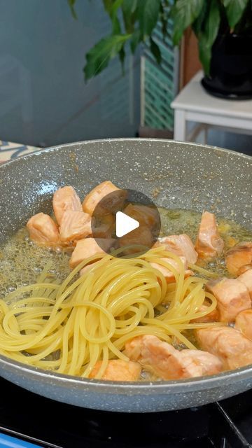 Salmon Spaghetti, Cook Salmon, Stuffed Zucchini, Salmon Pasta, Cooking Salmon, Zucchini, Spaghetti, At Home, Pasta