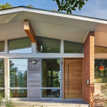 75 Mid-Sized Mid-Century Modern Exterior Home Ideas You'll Love - October, 2022 | Houzz Atomic Ranch Exterior, Mid Century Modern Front Door, Mid Century Modern House Exterior, Mid Century Bungalow, Mid Century Remodel, Mid Century Modern Exterior, Atomic Ranch, Ranch Exterior, Mid Century Home