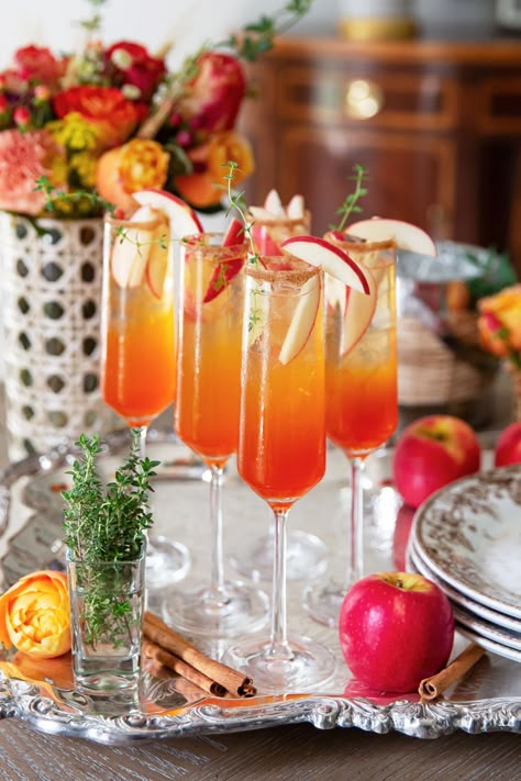 Aperol Drinks, Apple Martini Recipe, Spritz Drink, Apple Cider Syrup, Aperol Spritz Recipe, Winter Brunch, Cocktail Food, Apple Cider Cocktail, Winter Breakfast