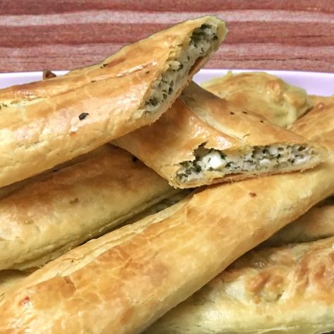 Halloumi Pies - Frixos Personal Chefing Halloumi Pita, Veggie Pastry, Halloumi Recipes, Cypriot Recipes, Savoury Pie, Cyprus Food, Baked Pies, Cypriot Food, Savoury Pies