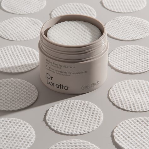 An at-home facial doesn’t have to be complicated! Give yourself a mini facial with our Micro Peel Peptide Pads. Featuring 10% glycolic acid, these small but mighty pads gently exfoliate dead cell buildup and minimize pore appearance. #glycolicacid #homefacial #acneproneskin Glycolic Peel, Exfoliating Pads, Peel Pads, Mini Facial, Exfoliating Cleanser, Skin Hydration, Alpha Hydroxy Acid, Minimize Pores, Clean Skincare