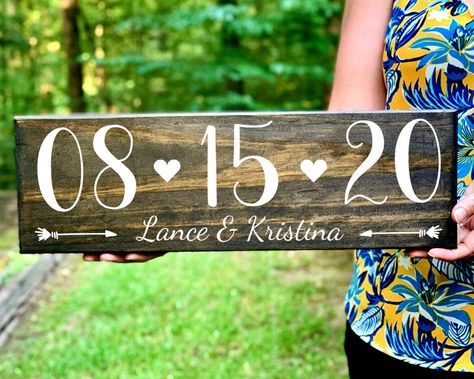 Best Engagement Gifts, Wedding Entrance Sign, Engagement Photo Props, Sales Ideas, Groomsmen Proposal Gifts, Engagement Signs, Wedding Date Sign, Photo Frame Prop, Wood Wedding Signs